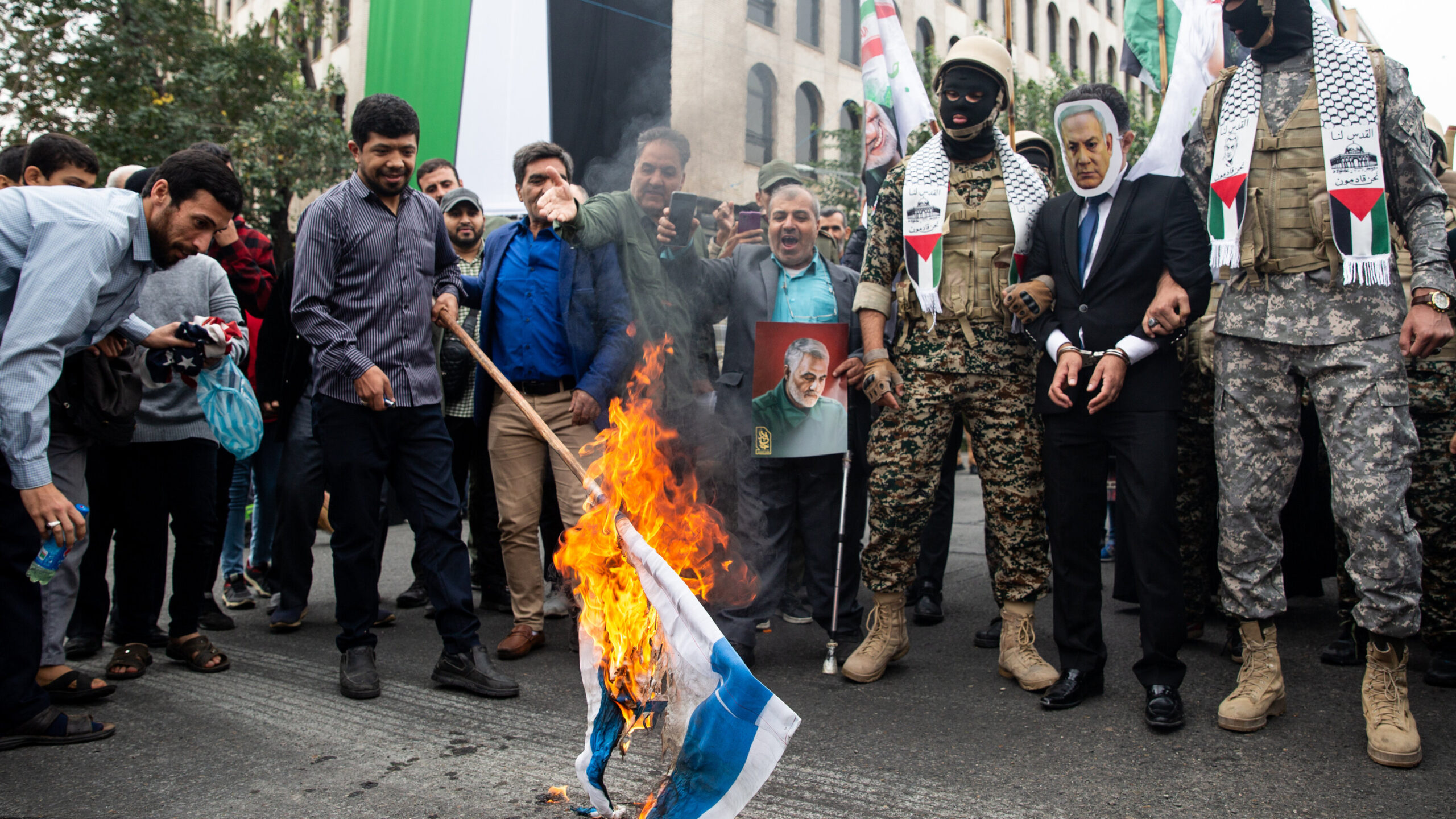 Iranian Hackers Exploit 100+ Embassy Email Accounts in Global Phishing Targeting Diplomats